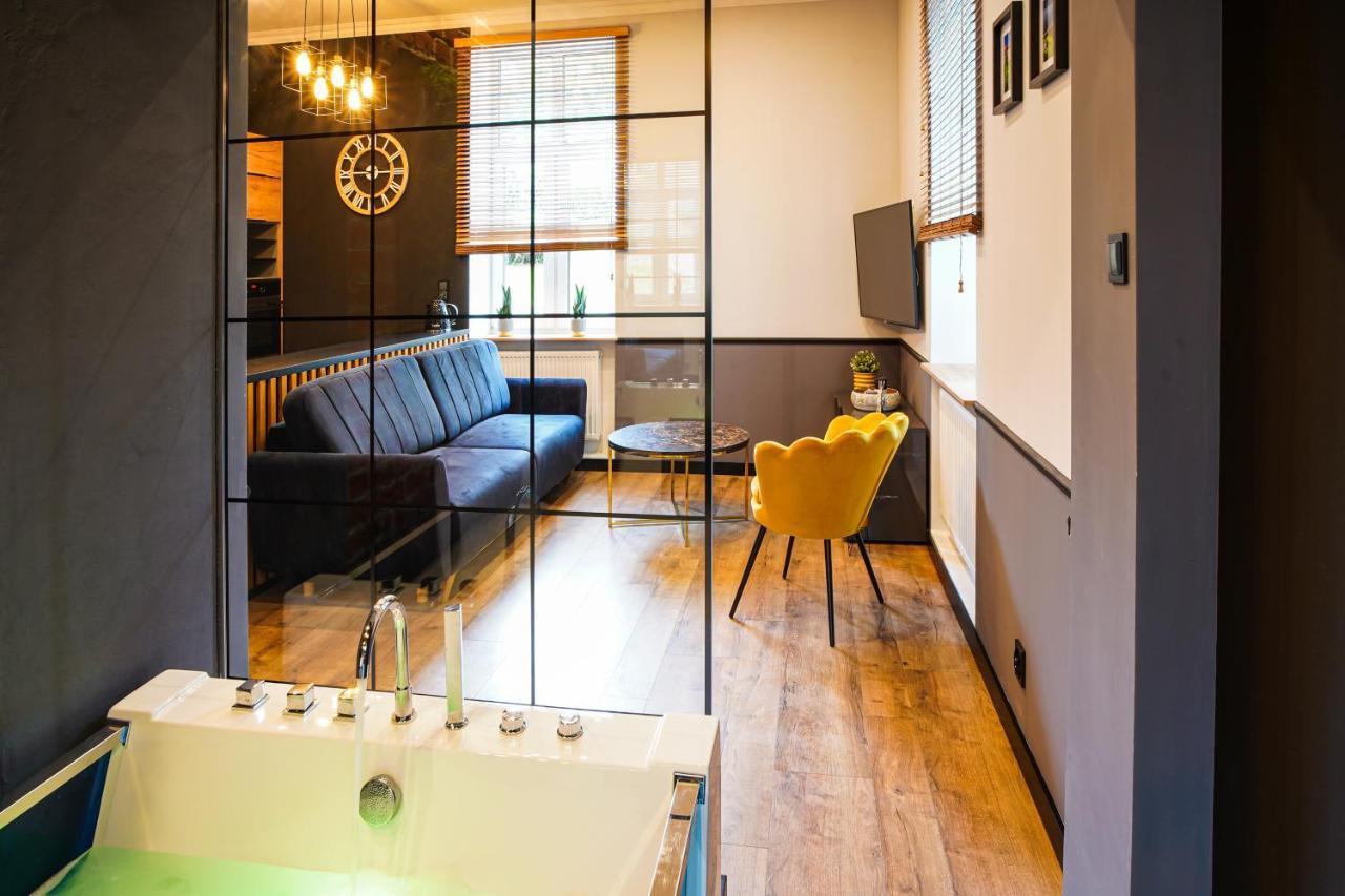 Apartament Z Jacuzzi W Centrum Sanoka 외부 사진